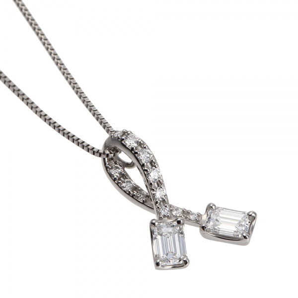 ダイヤモンド PTネックレス(計0.6カラット/Dカラー/VVS1/エメラルドカット/取り巻き/4月誕生石/GIAグレーディングレポート付き)《JPDD1356》