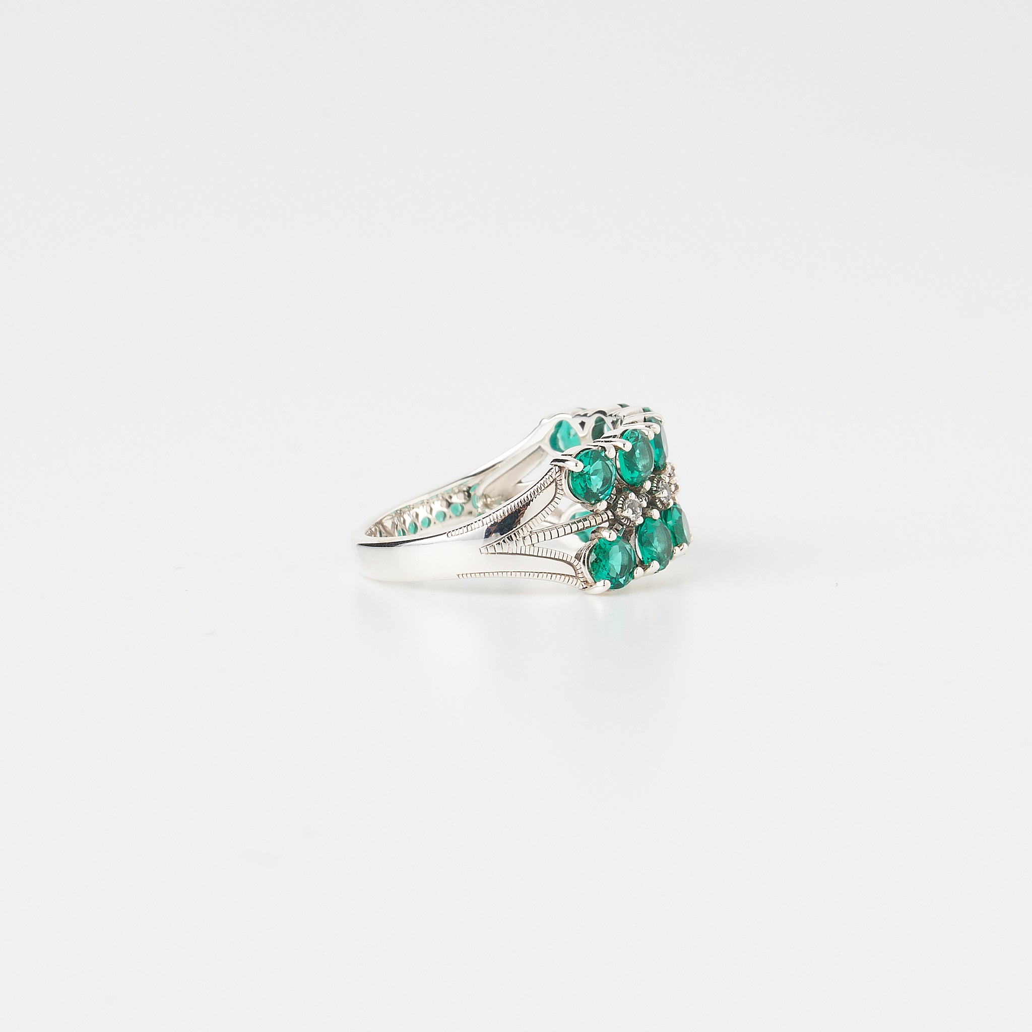 エメラルド/ホワイトトパーズ シルバーリング(いぶし銀仕上げ/LGE/English Garden/自然と建築物の調和モチーフ)《WRGGE004》