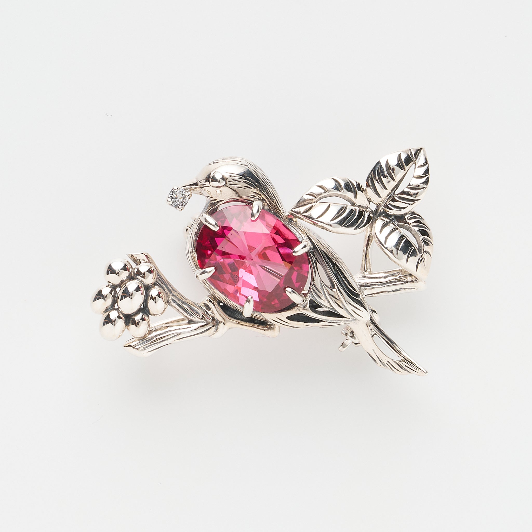 サファイア/ホワイトトパーズ シルバーブローチ兼ペンダントトップ(いぶし銀仕上げ/LGS/English Garden/庭の小さな来訪者たちモチーフ)《WBRGP007》