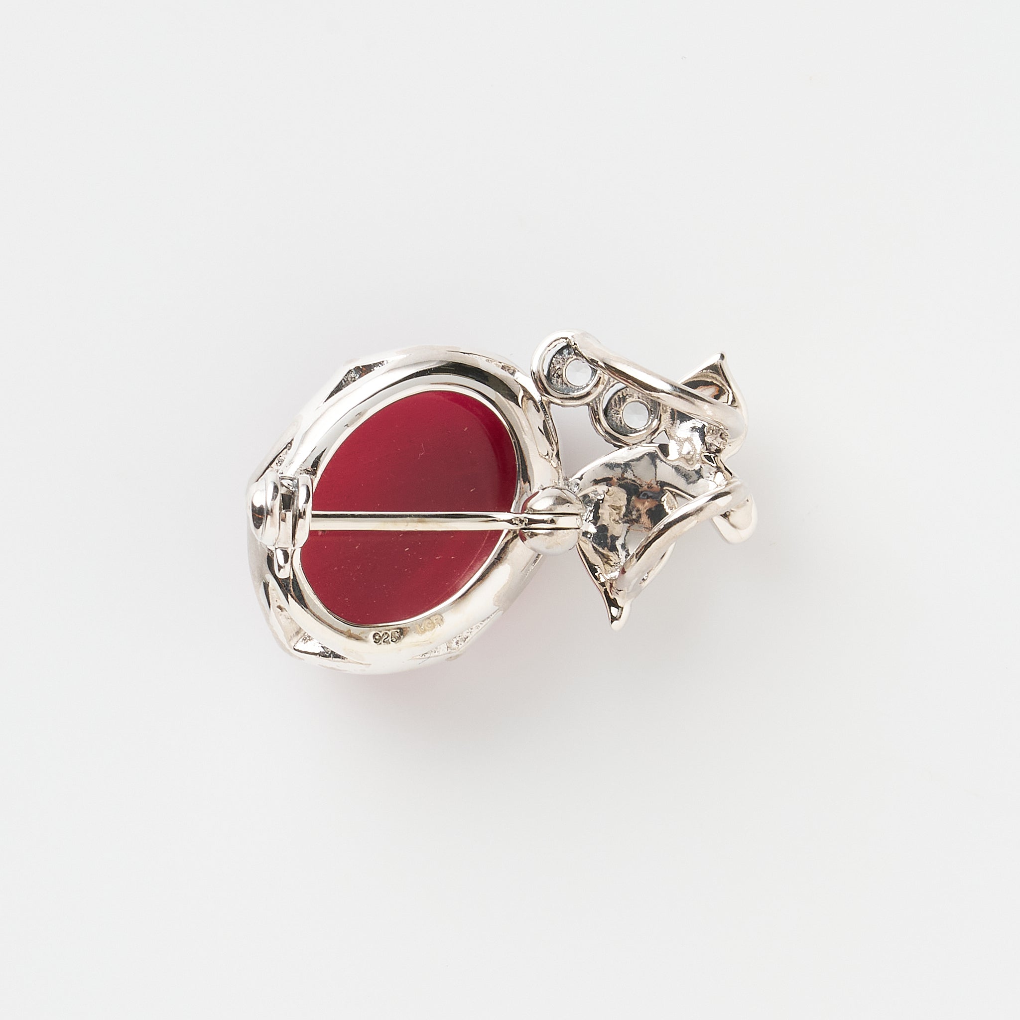 ルビー/ホワイトトパーズ シルバーブローチ兼ペンダントトップ(いぶし銀仕上げ/LGR/English Garden/リンゴモチーフ)《WBRGR008》