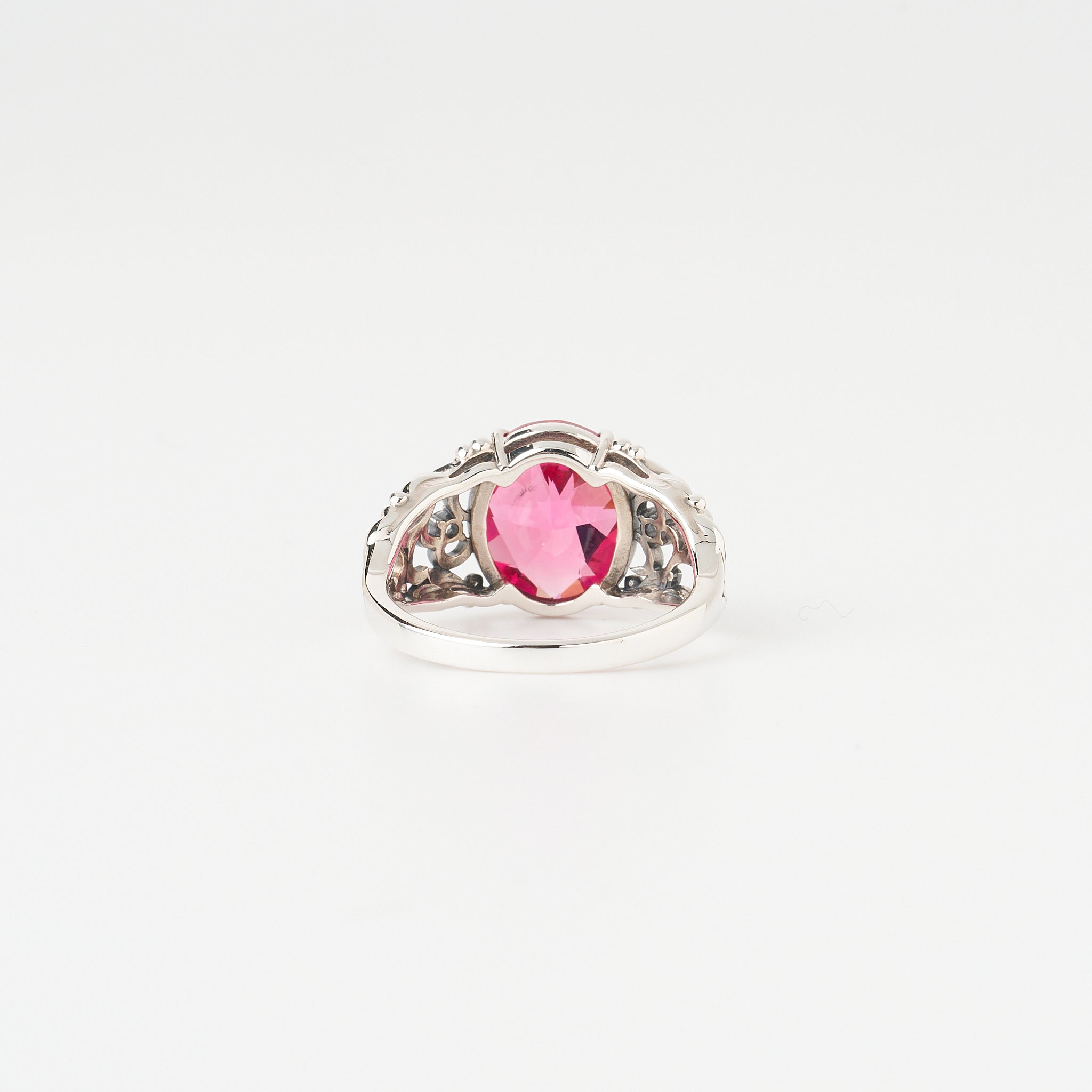 サファイア/ホワイトトパーズ シルバーリング(いぶし銀仕上げ/LGS/English Garden/庭の小さな来訪者たちモチーフ)《WRGGP010》