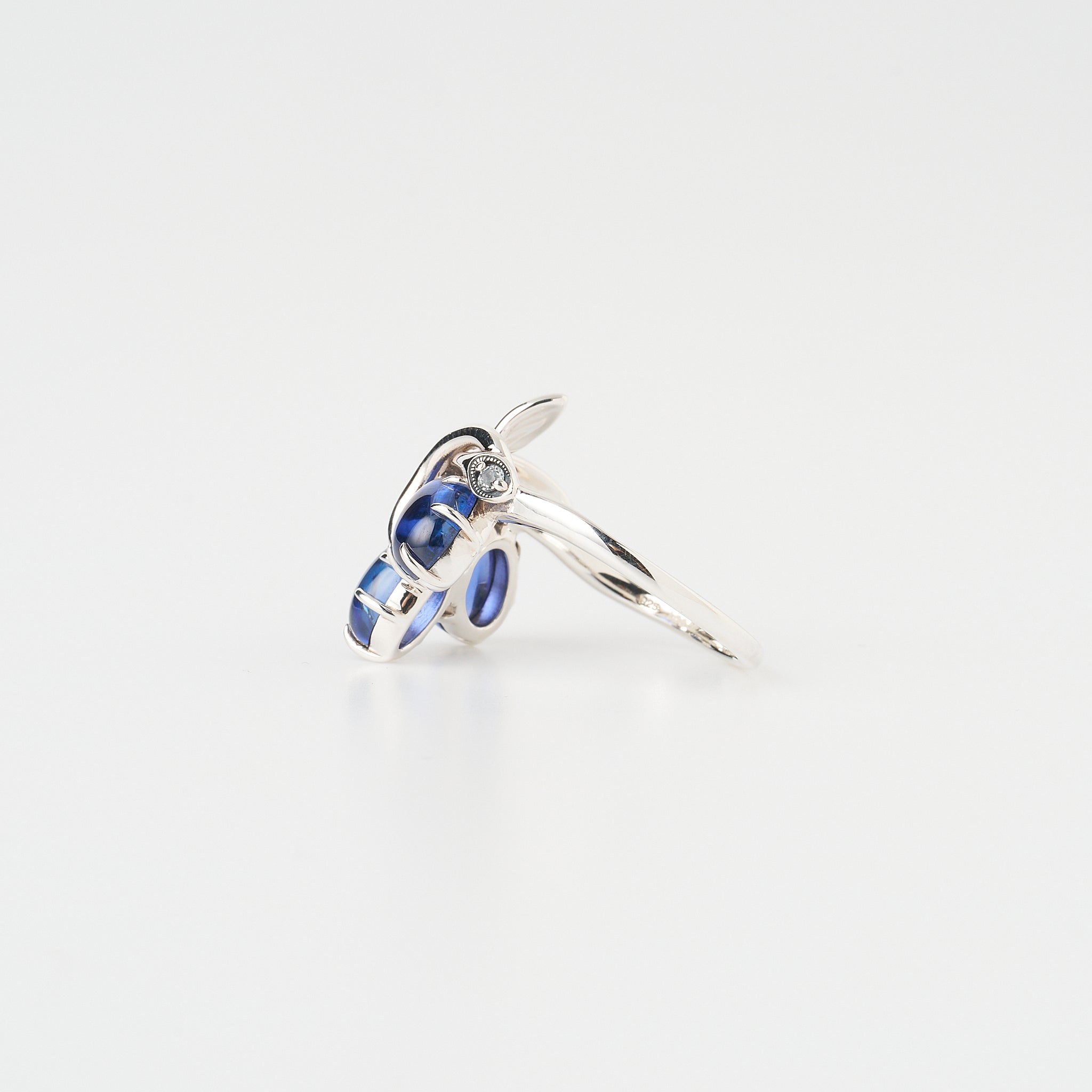 サファイア/ホワイトトパーズ シルバーリング(いぶし銀仕上げ/LGS/English Garden/ベリーモチーフ)《WRGGS009》