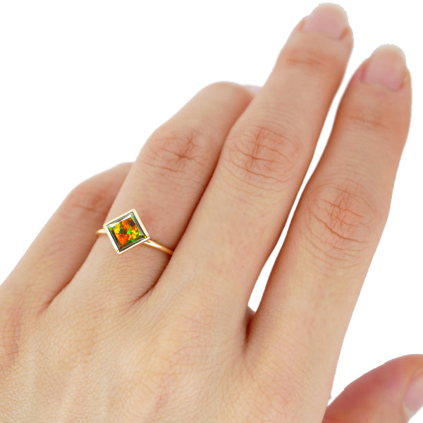 ブラックオパール K18リング(クレサンベール/1カラットサイズ/プリンセス/フクリン/10月誕生石)《WRGB3579》