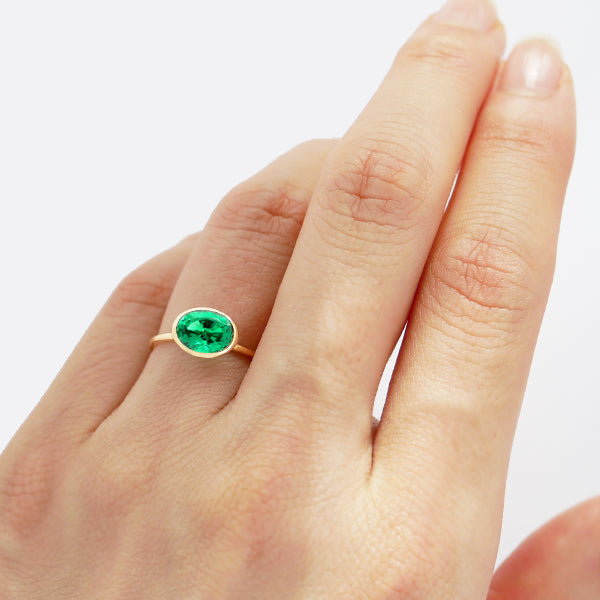 エメラルド K18リング(クレサンベール/1カラットサイズ/オーバル/フクリン/5月誕生石)《WRGE3578》