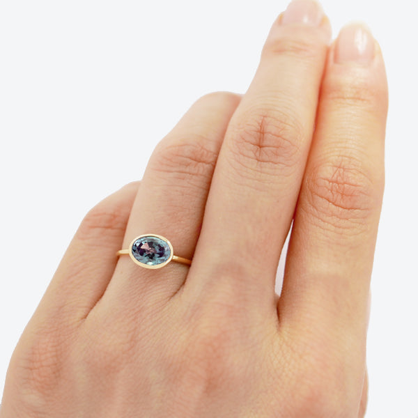 アレキサンドライト K18リング(クレサンベール/1カラットUP/オーバル/フクリン/6月誕生石)《WRGA3578》