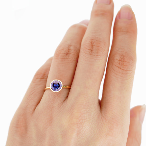 ブルーサファイア K18リング(クレサンベール/1カラットUP/フクリン/9月誕生石)《WRGS3580》