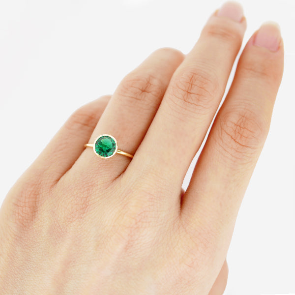 エメラルド K18リング(クレサンベール/1カラットサイズ/フクリン/5月誕生石)《WRGE3580》