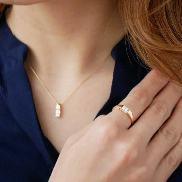 ダイヤモンド K18リング(0.3カラット/Dカラー/VVS1/エメラルドカット/一粒/タンク/4月誕生石/GIAグレーディングレポート付き)《WRGD3756》