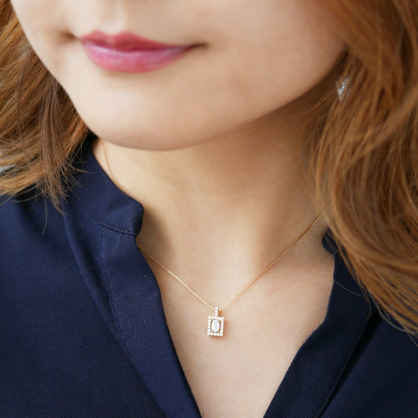 ダイヤモンド K18ネックレス(0.3カラット/Dカラー/VVS1/エメラルドカット/一粒/取り巻き/4月誕生石/GIAグレーディングレポート付き)《WPDD3754》