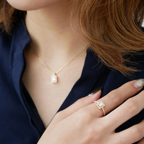 ダイヤモンド K18リング(0.3カラット/Dカラー/VVS1/エメラルドカット/一粒/取り巻き/4月誕生石/GIAグレーディングレポート付き)《WRGD3752》