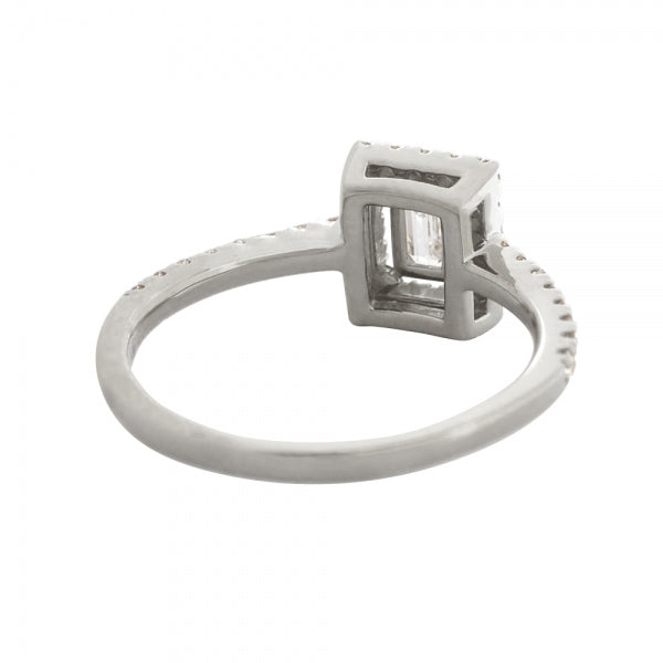 ダイヤモンド プラチナリング(0.3カラット/Dカラー/VVS1/エメラルドカット/一粒/取り巻き/4月誕生石/GIAグレーディングレポート付き)《WRGD3751》