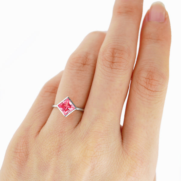 パパラチアサファイア プラチナリング(クレサンベール/1カラットUP/プリンセス/フクリン/9月誕生石)《WRGP3593》