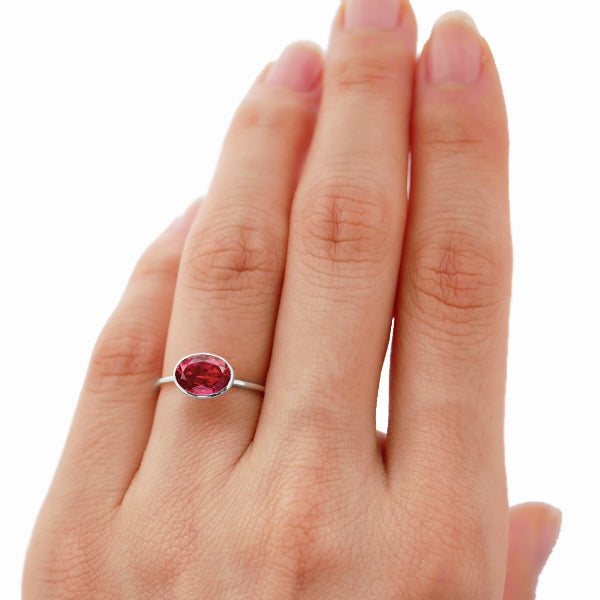 ルビー プラチナリング(クレサンベール/1カラットUP/オーバル/フクリン/7月誕生石)《WRGR3592》