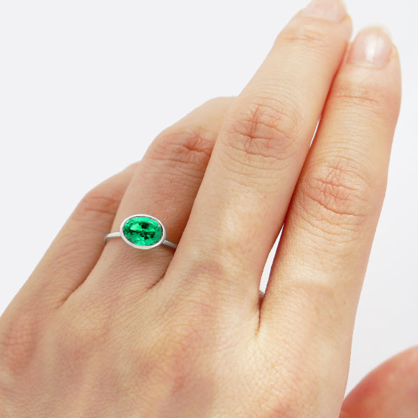 エメラルド プラチナリング(クレサンベール/1カラットサイズ/オーバル/フクリン/5月誕生石)《WRGE3592》