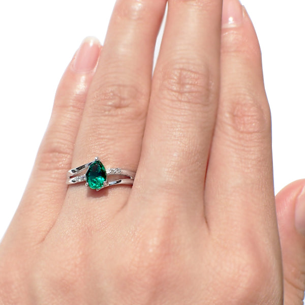 エメラルド/ダイヤモンド K18リング(クレサンベール/ペアシェイプ/5月誕生石)《WRGE2947》