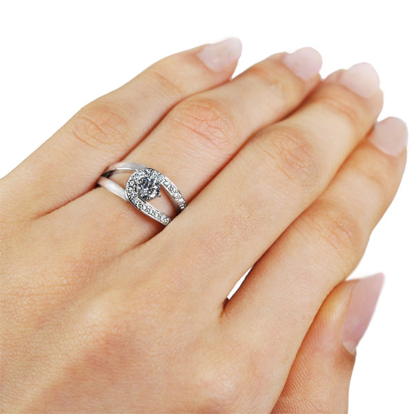 ダイヤモンド プラチナリング(計0.3カラット/Dカラー/SI2UP/3EX(H&C)/取り巻き/4月誕生石/グレーディングレポート付き)《JRGD1184》