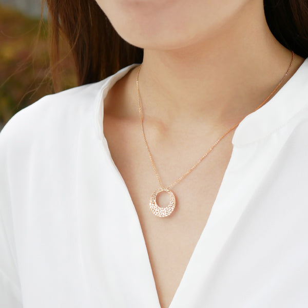 ダイヤモンド K18ネックレス(計0.55カラット/テーパーバケット/パヴェ/サークル/4月誕生石)《WPDD3516》