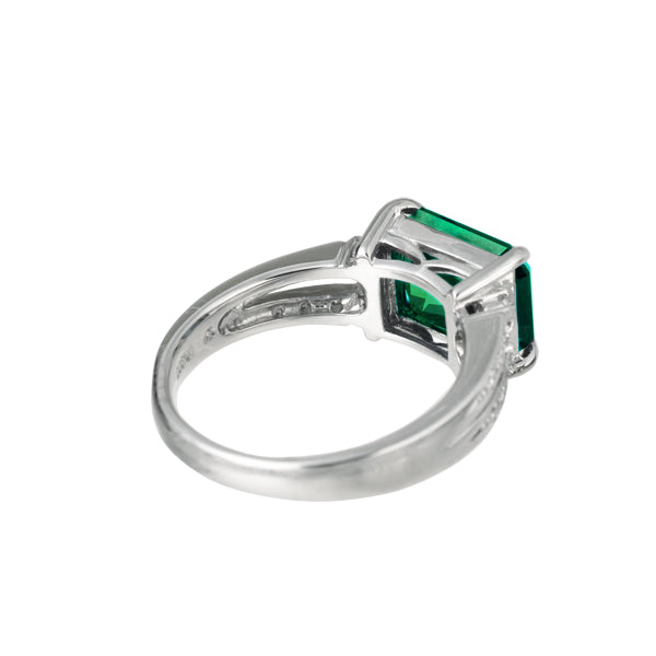 エメラルド/ダイヤモンド プラチナリング(クレサンベール/ラディアントカット/ラグジュアリー/5月誕生石)《BRGE3100》