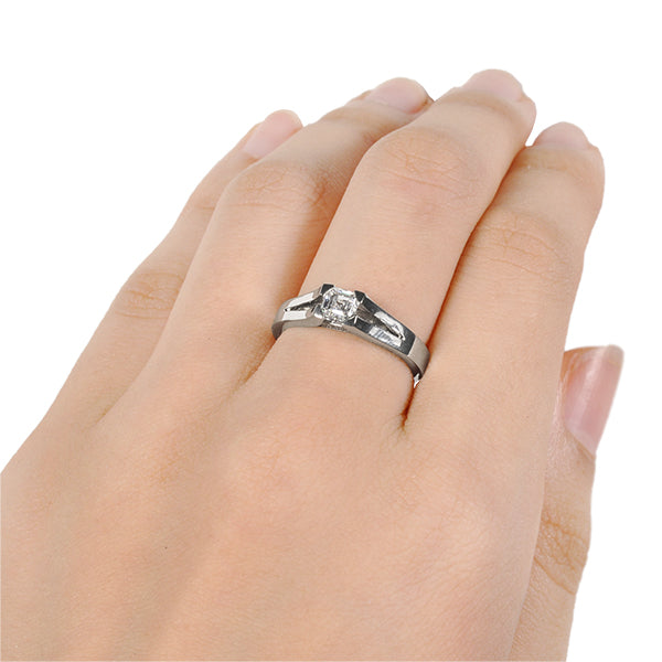 ダイヤモンド プラチナリング(0.5カラット/Dカラー/VVS1/エメラルドカット/一粒/4月誕生石)《JRGD1851》