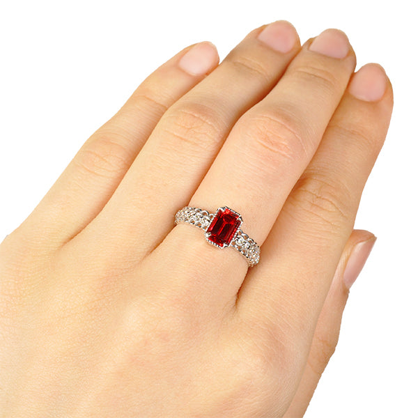 ルビー/ダイヤモンド K18リング(クレサンベール/エメラルドカット/アンティーク風/7月誕生石)《WRGR2636》