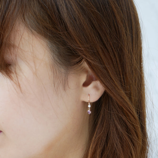 アメシスト K18ピアス(カボションカット/フック/2月誕生石)《WEPN2826》