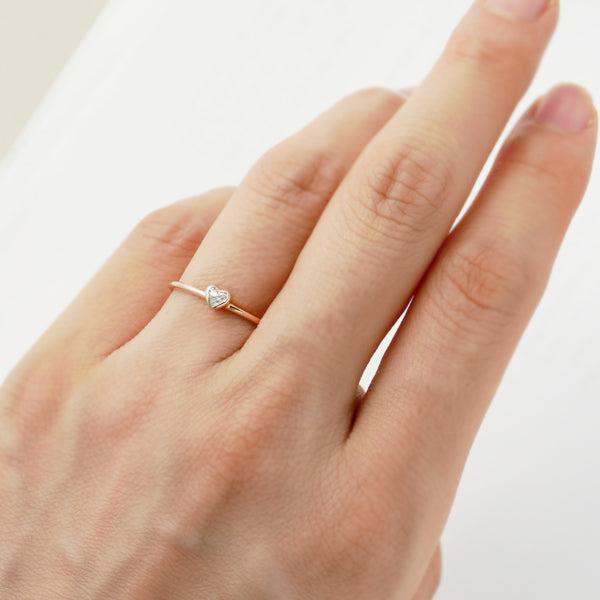 ダイヤモンド K18リング(0.1カラット/HカラーUP/VS2UP/ハート/一粒/フクリン/4月誕生石)《WRGD3166》