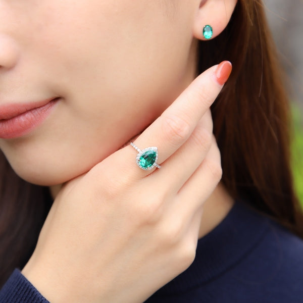 エメラルド/ダイヤモンド プラチナリング(クレサンベール/ペアシェイプ/取り巻き/5月誕生石)《WRGE4102》