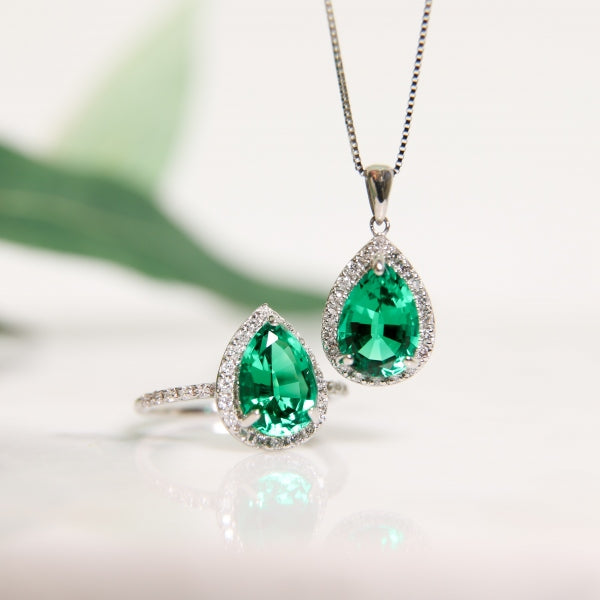 エメラルド/ダイヤモンド プラチナリング(クレサンベール/ペアシェイプ/取り巻き/5月誕生石)《WRGE4102》