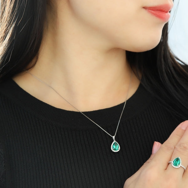 エメラルド/ダイヤモンド プラチナリング(クレサンベール/ペアシェイプ/取り巻き/5月誕生石)《WRGE4102》