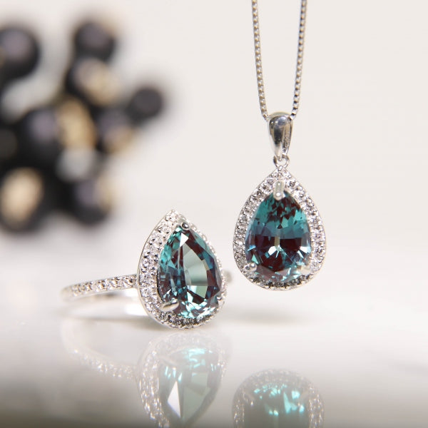 アレキサンドライト/ダイヤモンド プラチナリング(クレサンベール/ペアシェイプ/取り巻き/6月誕生石)《WRGA4102》