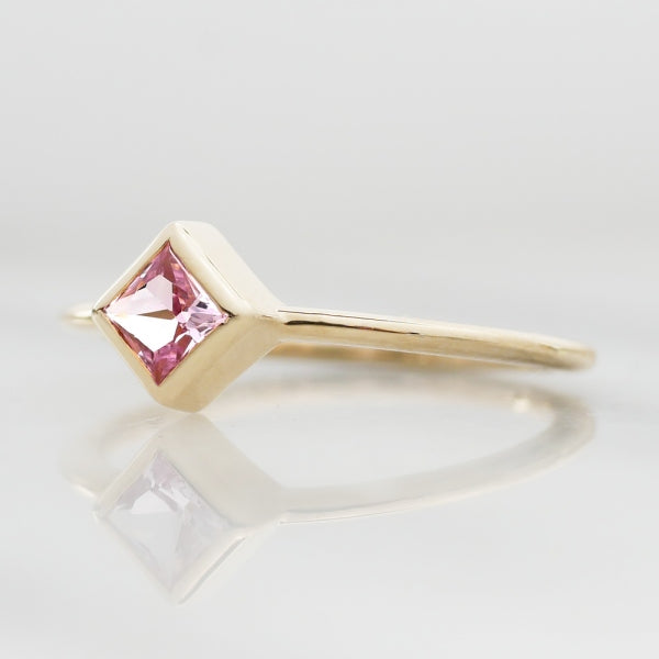 ピンクサファイア/キュービックジルコニア K10リング(クレサンベール/プリンセス/モンプレジール/3Way/9月誕生石)《WRGM3980》
