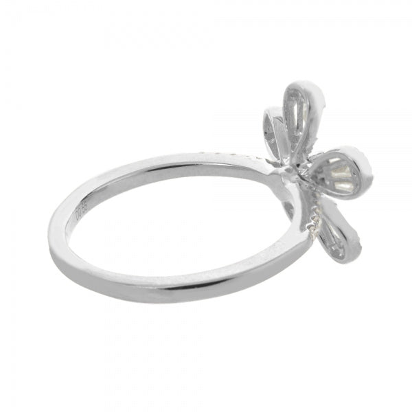 ダイヤモンド K18リング(計0.55カラット/テーパーバケット/フラワーモチーフ/4月誕生石)《WRGD3903》