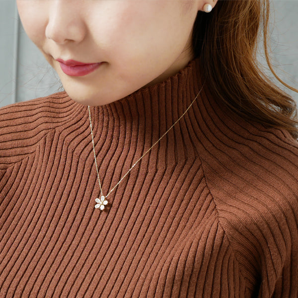 ダイヤモンド K18ネックレス(計0.47カラット/テーパーバケット/フラワーモチーフ/4月誕生石)《WPDD3914》