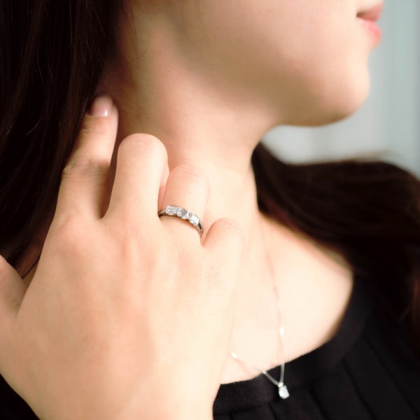 ダイヤモンド プラチナネックレス(0.3カラット/Dカラー/VVS1/エメラルドカット/一粒/4月誕生石/GIAグレーディングレポート付き)《JPDD1406》