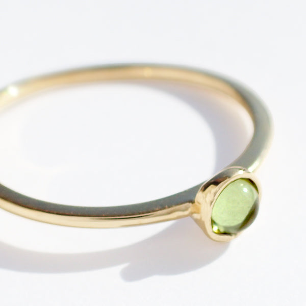 ペリドット K18リング(パレット/カボションカット/フクリン/8月誕生石)《WRGN3027》