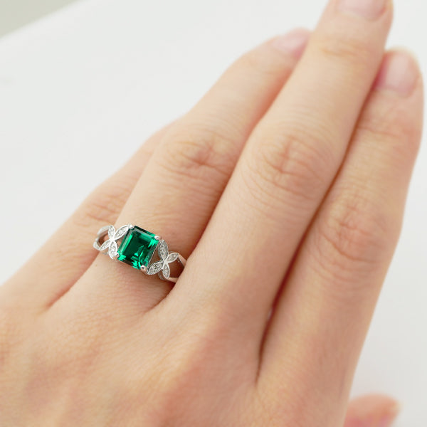 エメラルド/ダイヤモンド K18リング(クレサンベール/エメラルドカット/蝶モチーフ/5月誕生石)《WRGE3198》