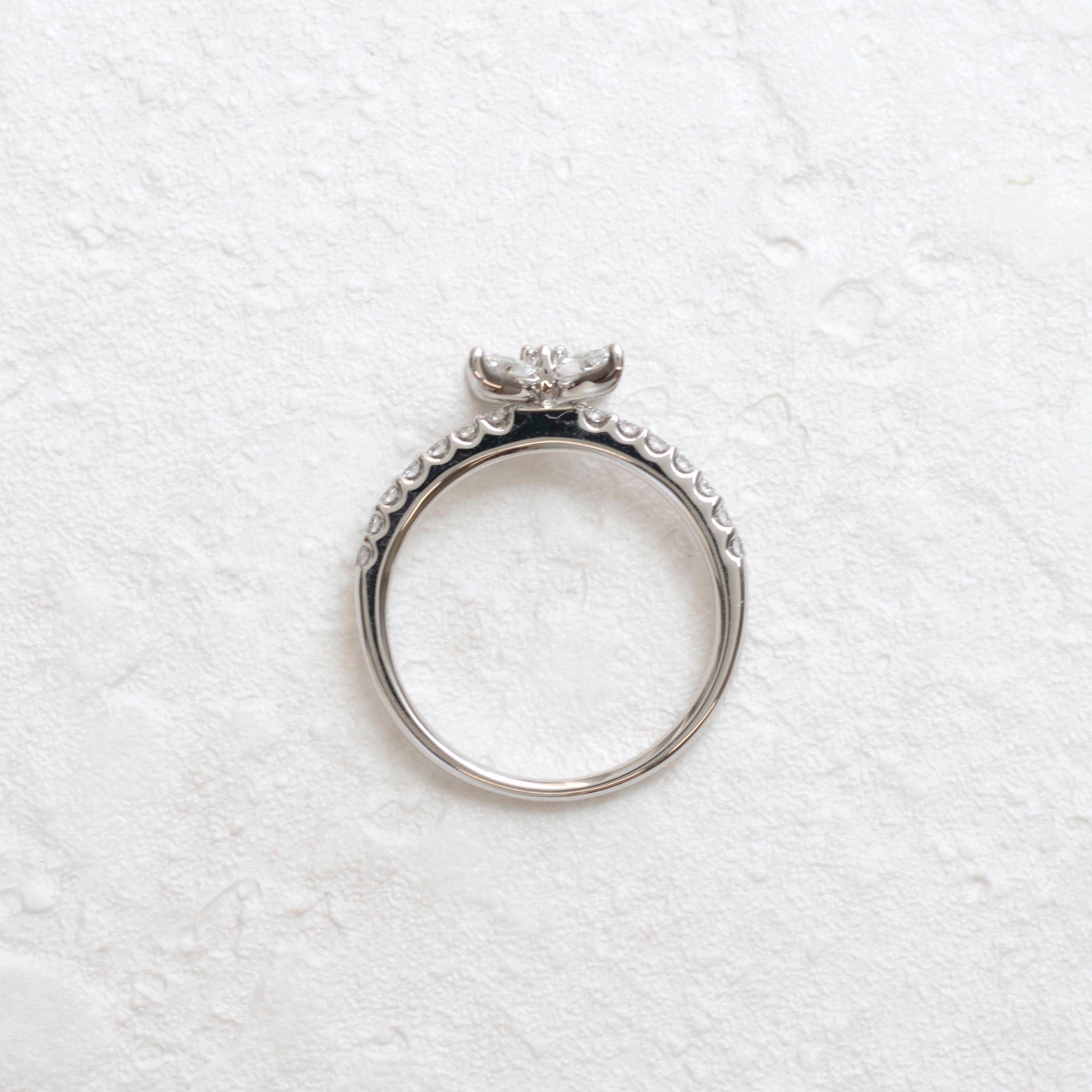 ダイヤモンド プラチナリング(4月誕生石/鑑別書付き)《14DB0103》