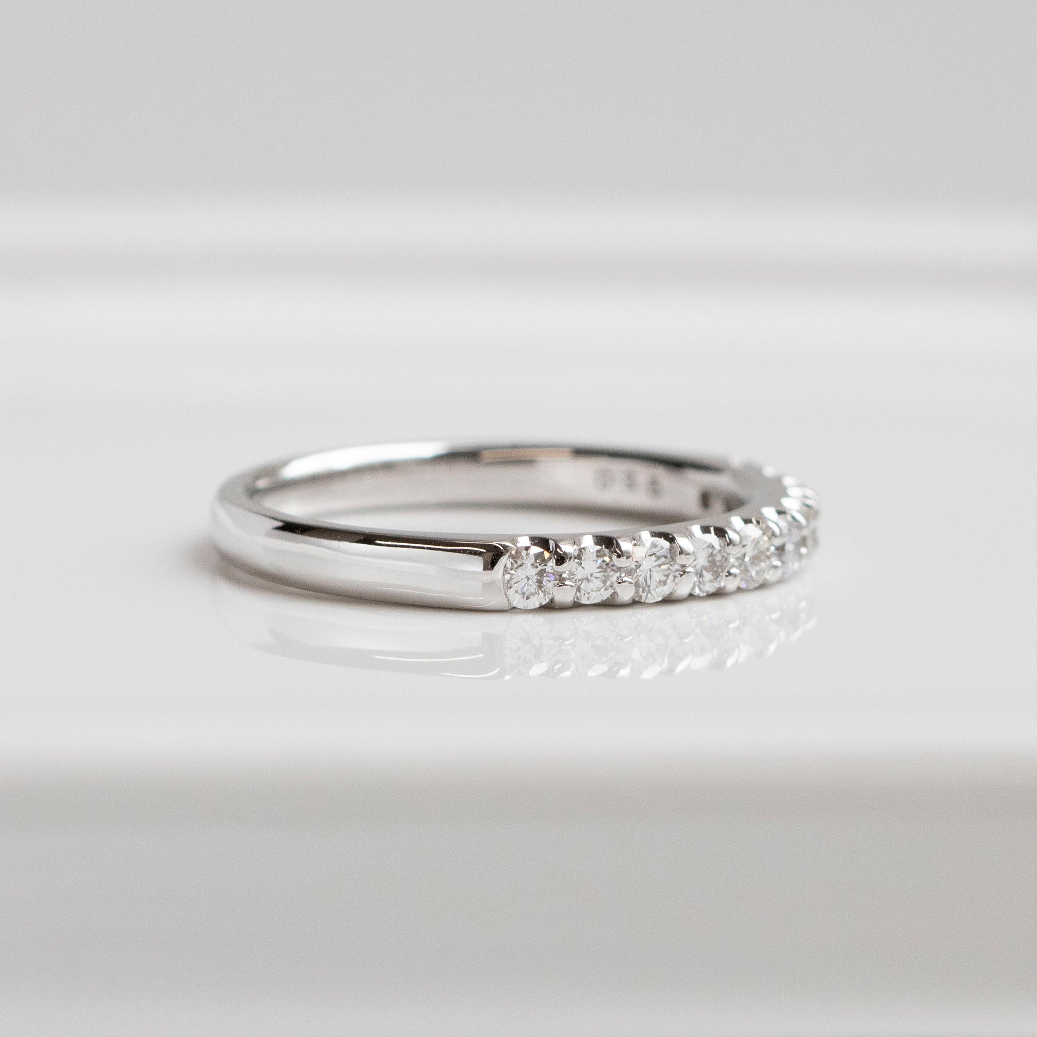 ダイヤモンド プラチナリング(計0.35カラット/ハーフエタニティ/4月誕生石/鑑別書付)《14DB0111》