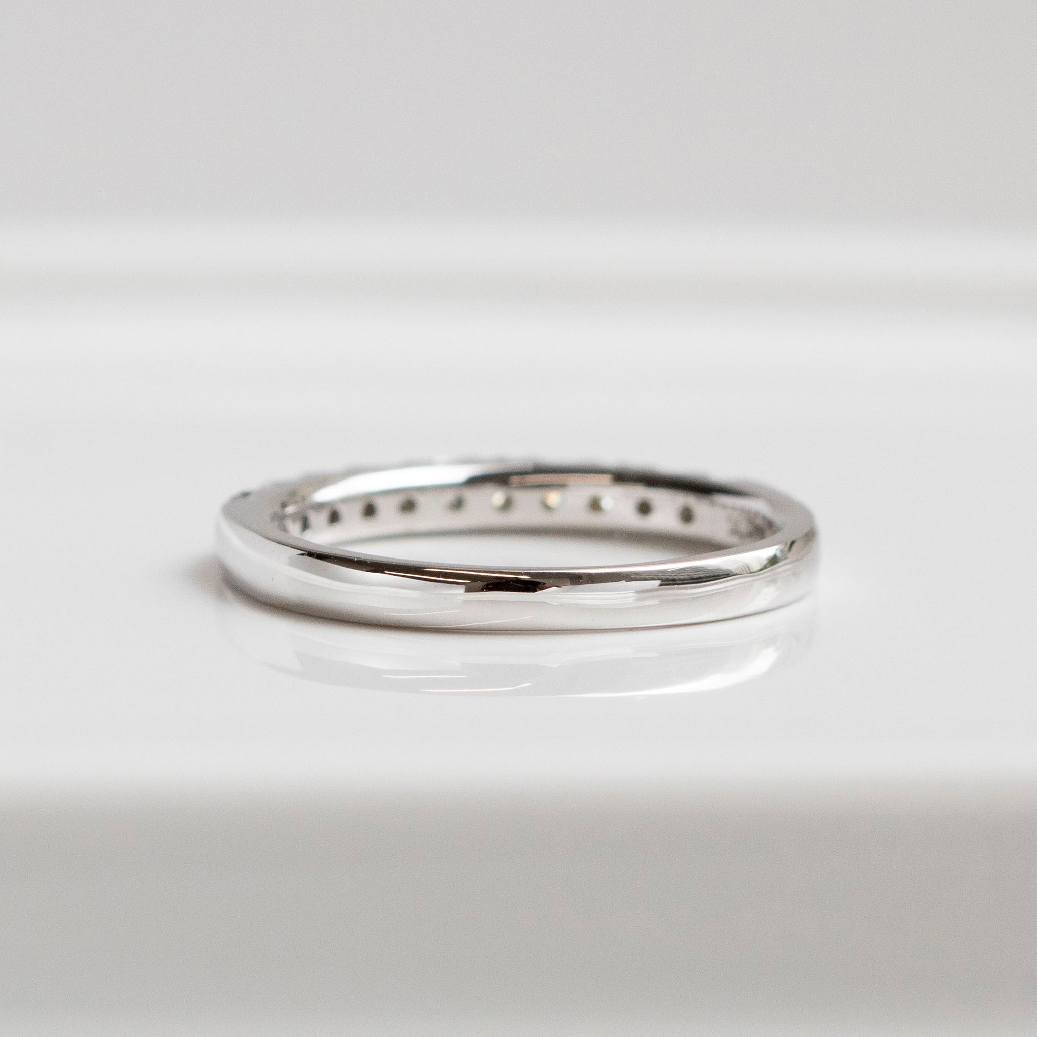 ダイヤモンド プラチナリング(計0.35カラット/ハーフエタニティ/4月誕生石/鑑別書付)《14DB0111》