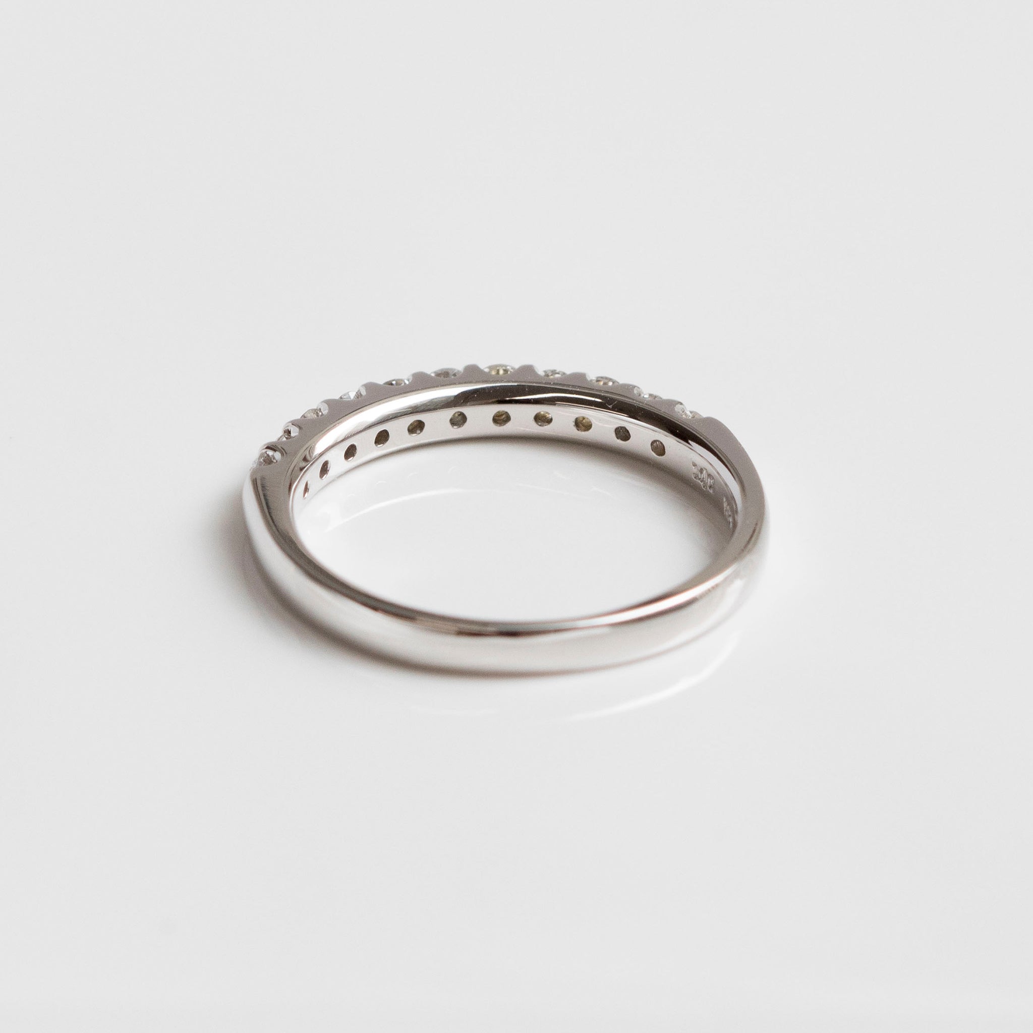 ダイヤモンド プラチナリング(計0.35カラット/ハーフエタニティ/4月誕生石/鑑別書付)《14DB0111》