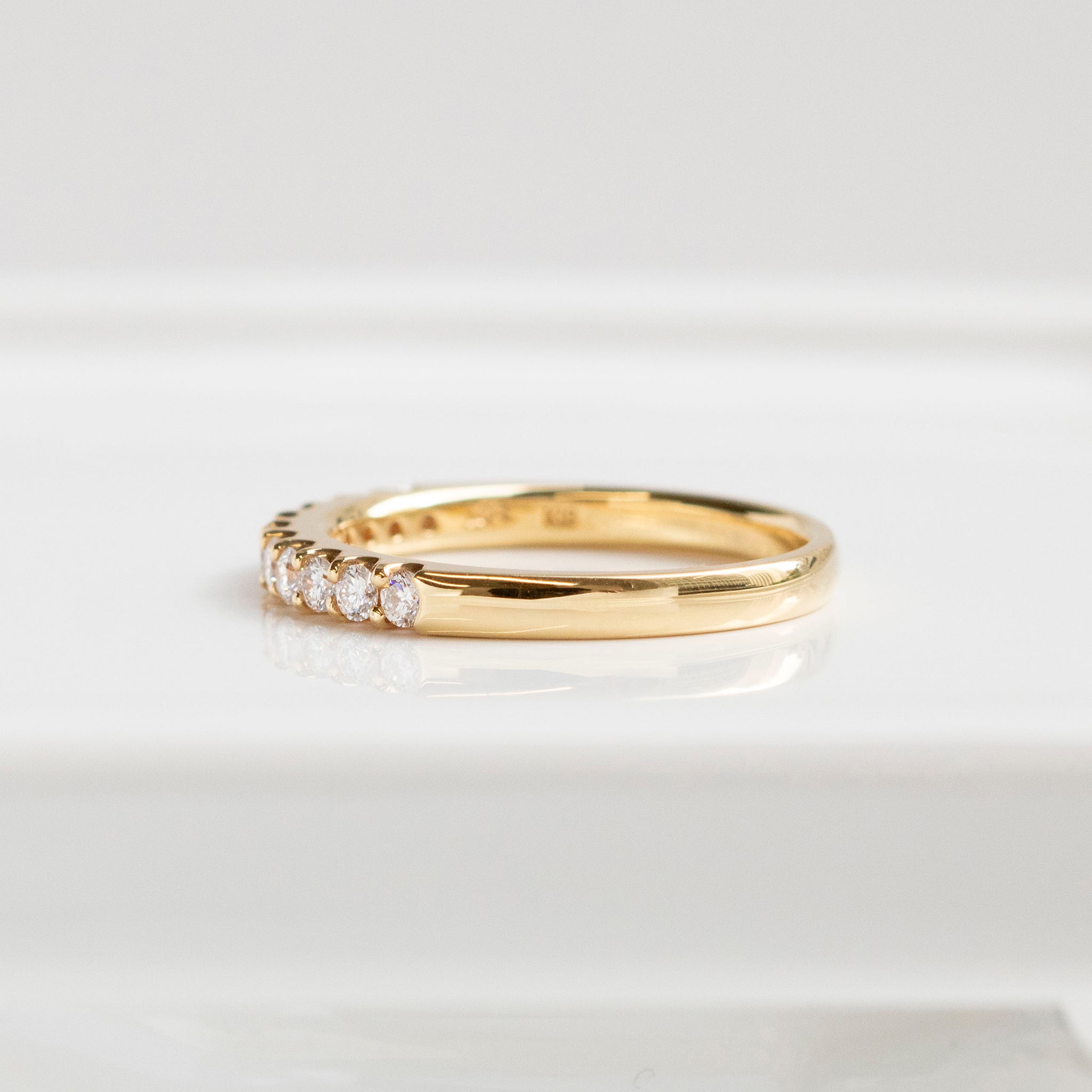 ダイヤモンド K18リング(計0.35カラット/ハーフエタニティ/4月誕生石/鑑別書付)《14DB0114》