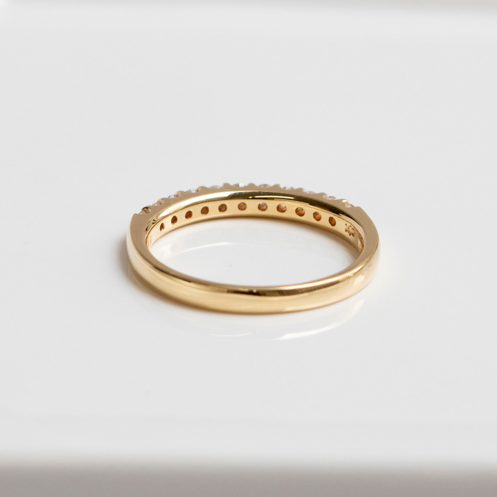 ダイヤモンド K18リング(計0.35カラット/ハーフエタニティ/4月誕生石/鑑別書付)《14DB0114》