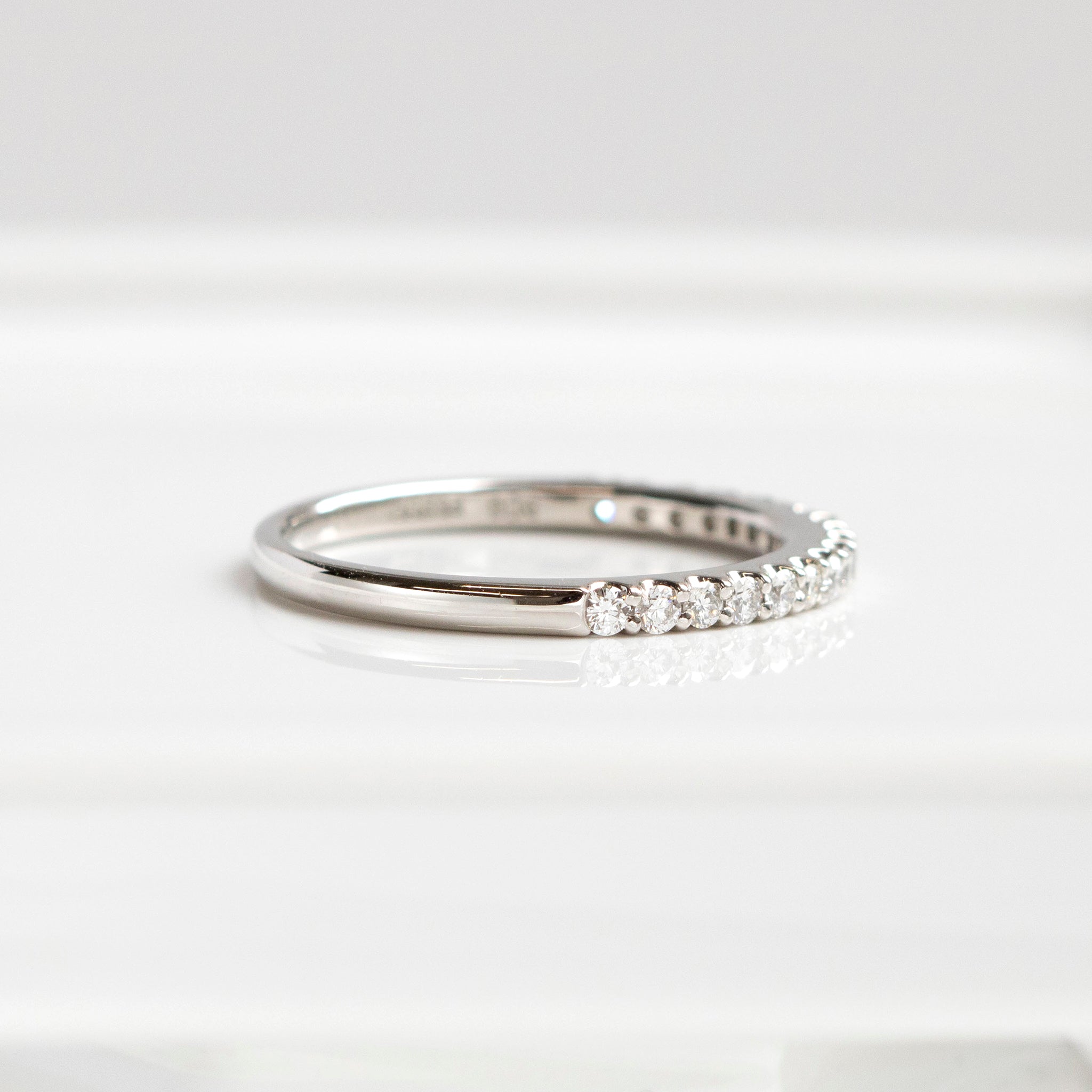 ダイヤモンド プラチナリング(計0.28カラット/ハーフエタニティ/4月誕生石)《14DB0121》