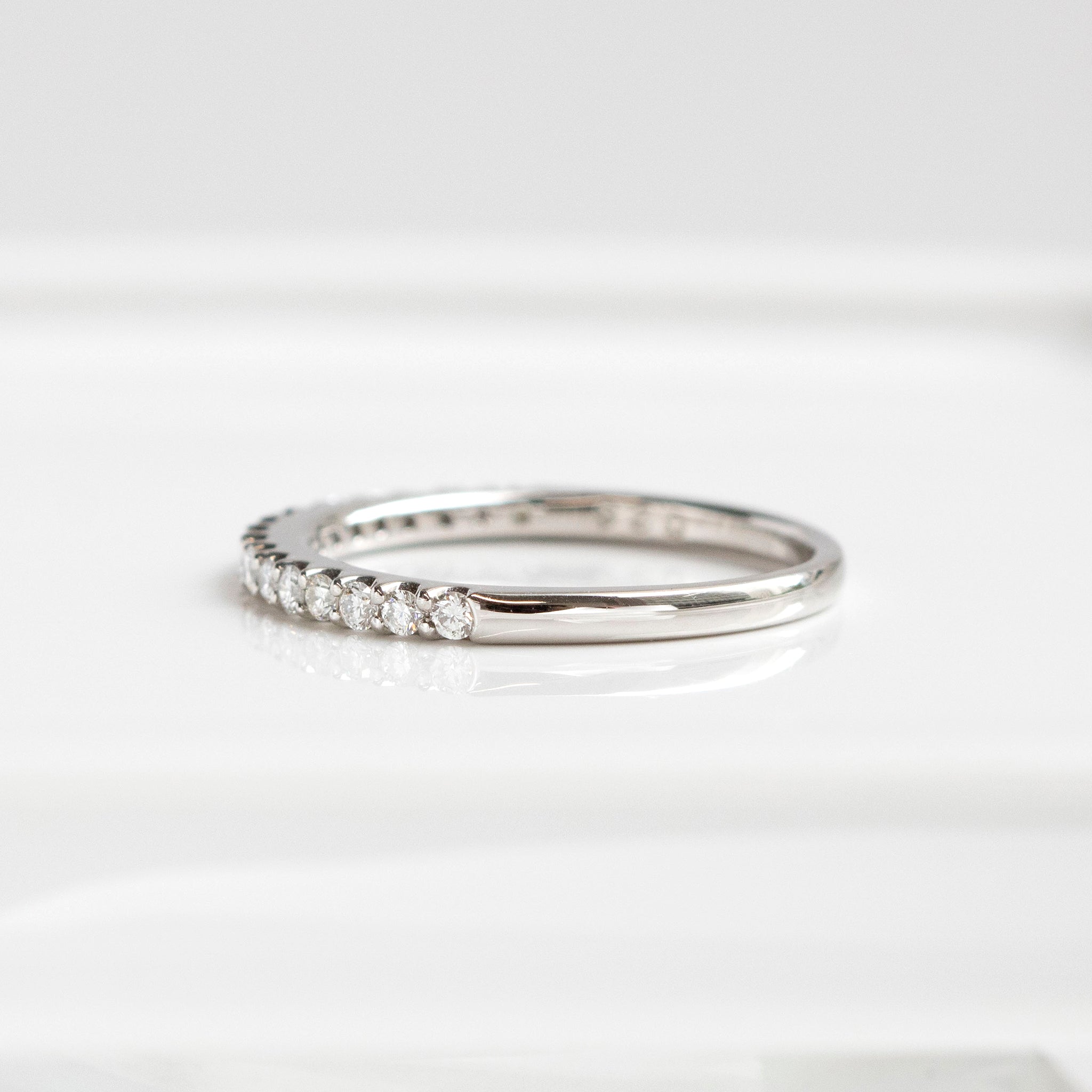 ダイヤモンド プラチナリング(計0.28カラット/ハーフエタニティ/4月誕生石)《14DB0121》