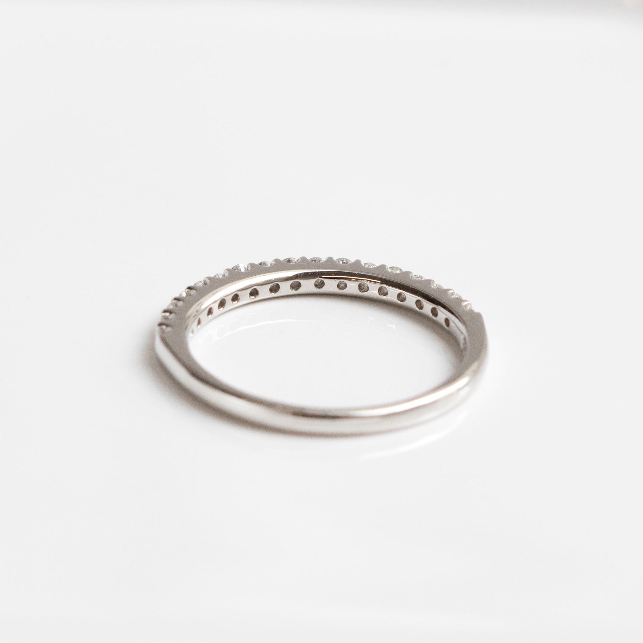 ダイヤモンド プラチナリング(計0.28カラット/ハーフエタニティ/4月誕生石)《14DB0121》