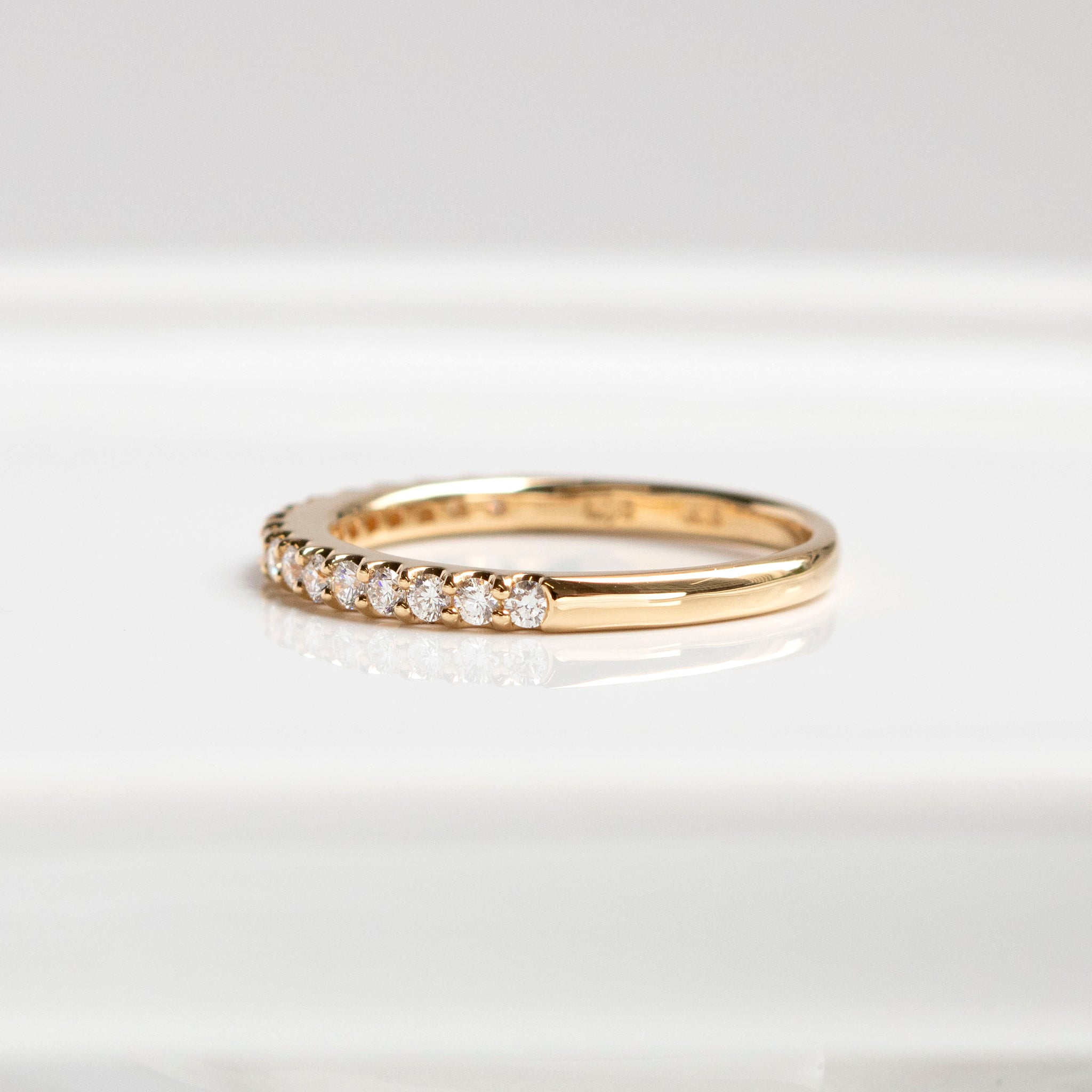 ダイヤモンド K18リング(計0.28カラット/ハーフエタニティ/4月誕生石)《14DB0124》