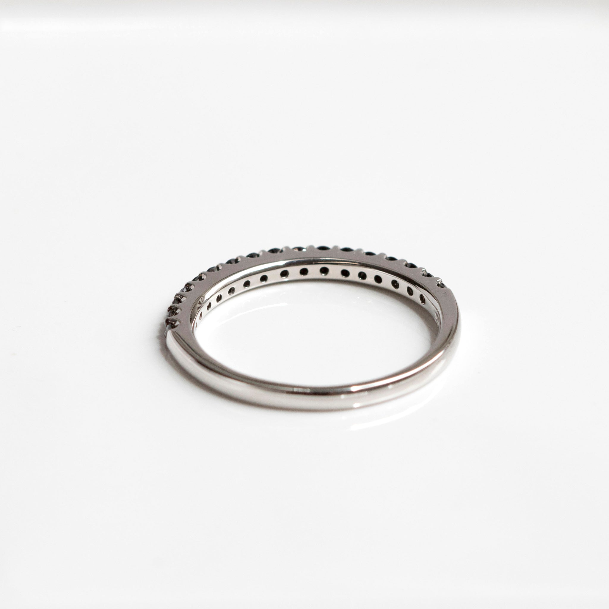 ブラックダイヤモンド プラチナリング(計0.28カラット/ハーフエタニティ/4月誕生石)《14DB0126》