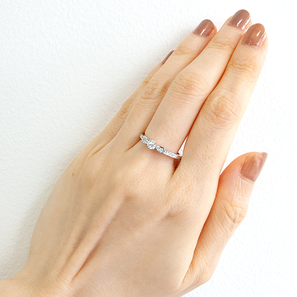 ダイヤモンド プラチナリング(4月誕生石/鑑別書付)《14DB0403》