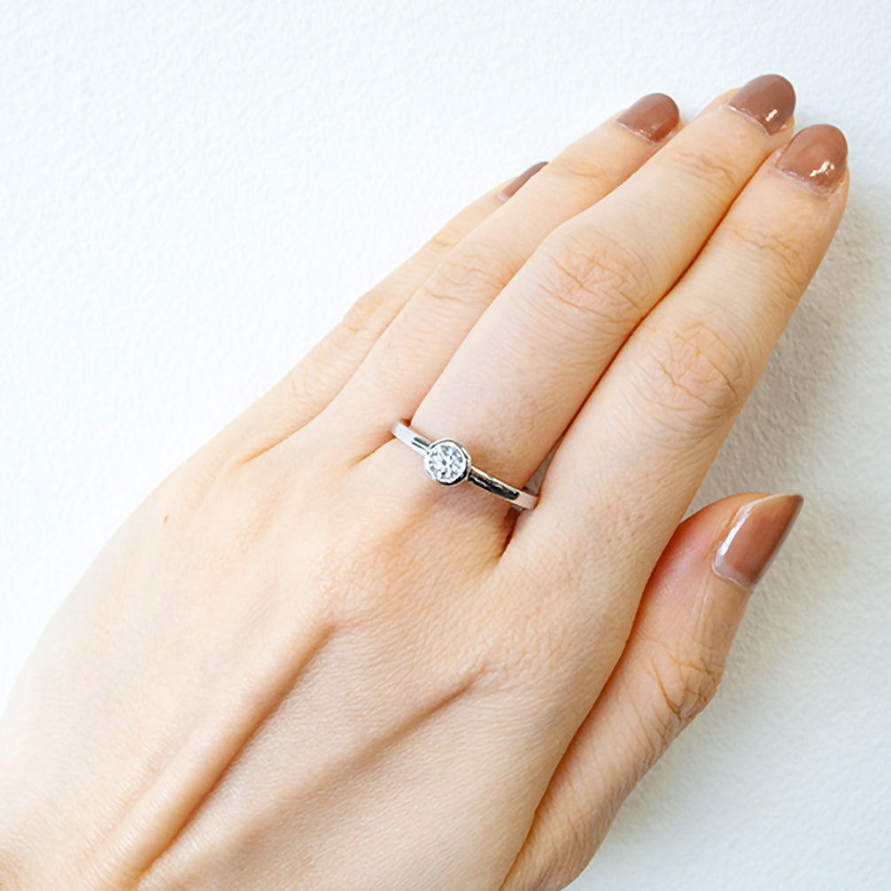 ダイヤモンド プラチナリング(4月誕生石/鑑別書付)《14DB0712》