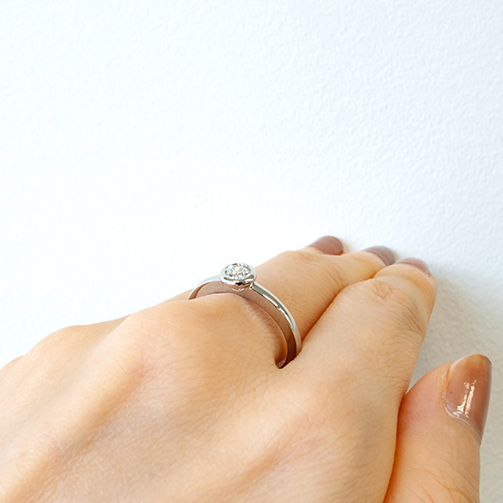 ダイヤモンド プラチナリング(4月誕生石/鑑別書付)《14DB0712》